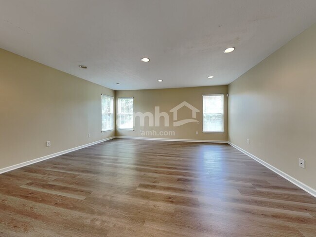 Building Photo - 5 Wells Dr