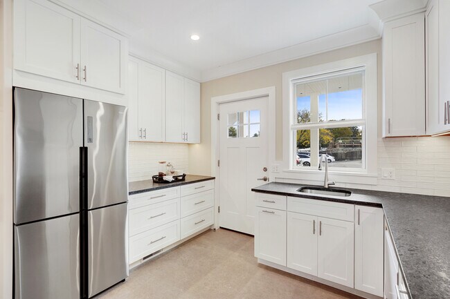 Building Photo - 31 East Ave