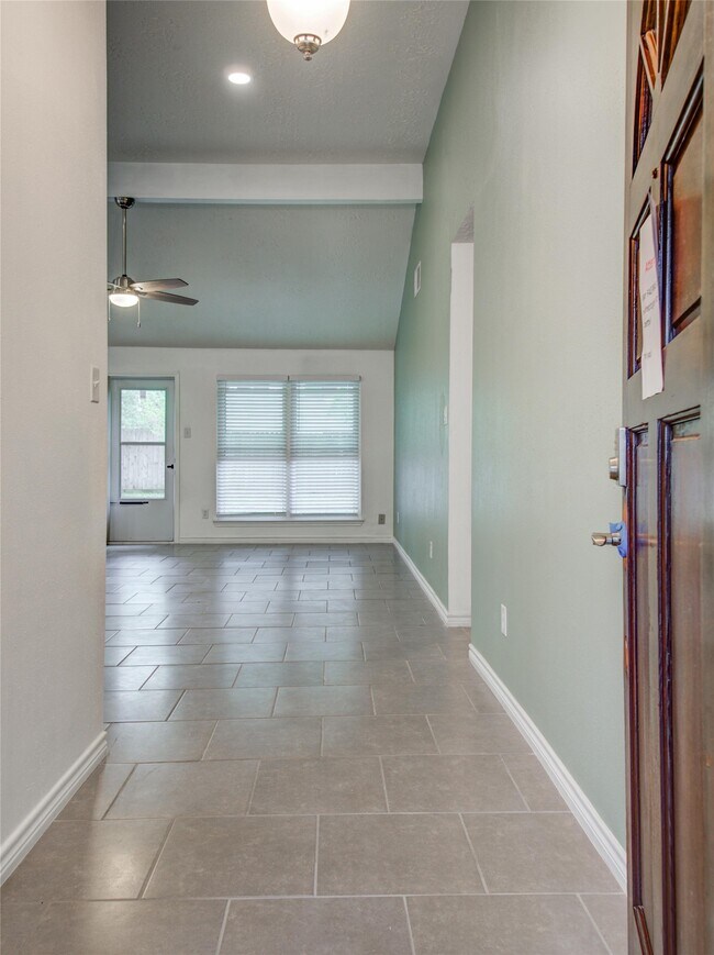 Building Photo - 7114 Buchanan Dr