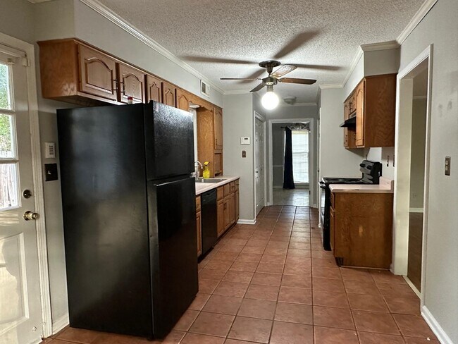 Building Photo - 8588 Kettering Dr