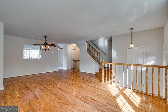 Building Photo - 3 Bedroom 3.5 Bath 3 Level Townhome in Germantown