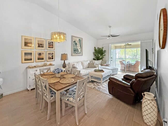 Building Photo - 14980 Vista View Way