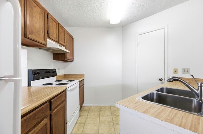 Building Photo - 6730 Spring Front Dr