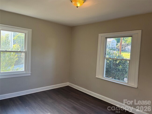 Building Photo - 2565 Brentwood Pl