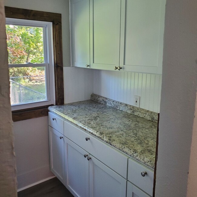 Building Photo - 2BDRM HOUSE FOR RENT