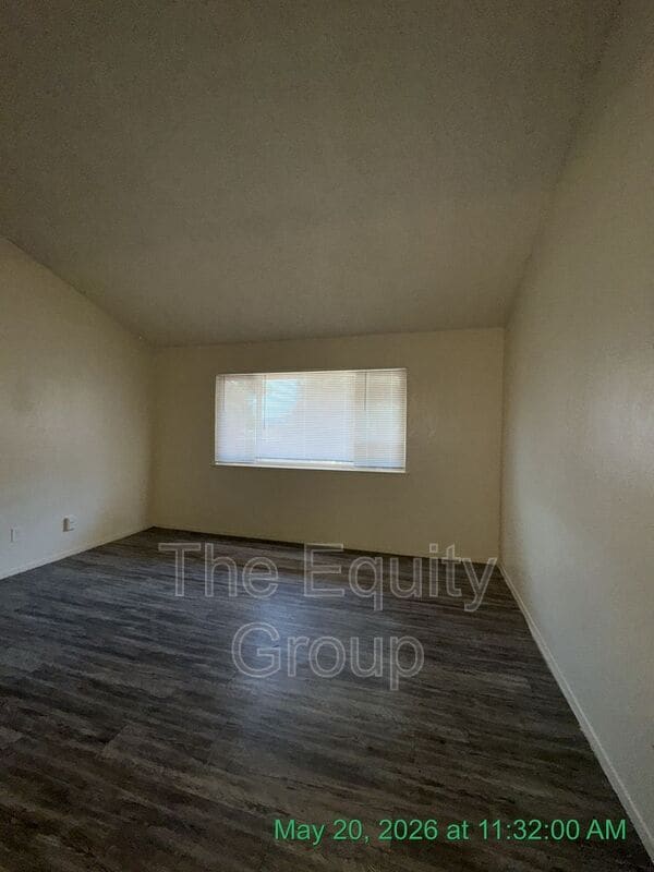 Building Photo - 1432 W Elowin Ave