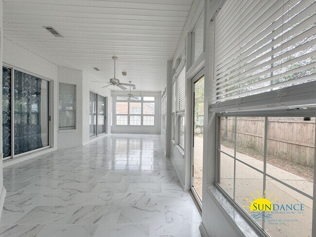 Building Photo - Spacious & Stylish 4-Bedroom Home Near Hurlburt AFB!