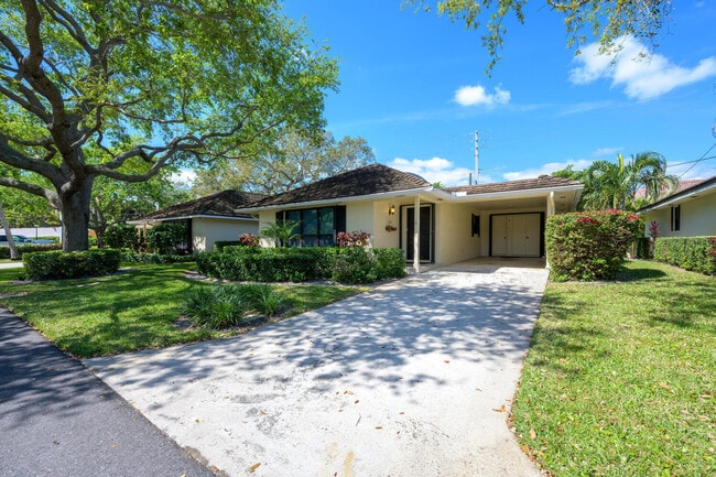 Building Photo - 11335 12 Oaks Way