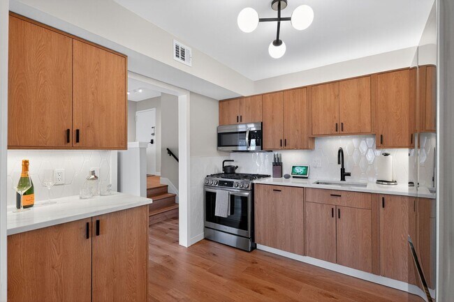 Building Photo - 2 bed 1 bath condo for rent in Rockville