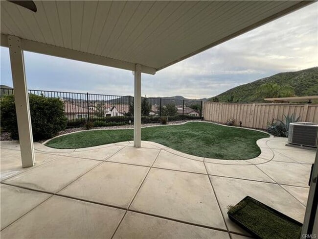 Building Photo - Canyon Hills Home