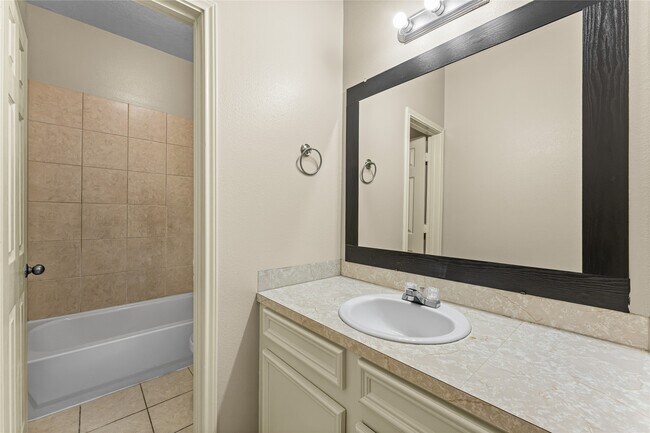 Building Photo - 4536 Mallow St