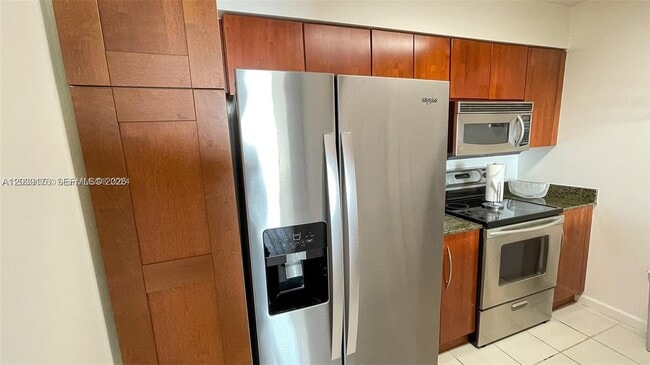 Building Photo - 1200 Brickell Bay Dr