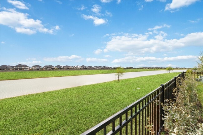 Building Photo - 2208 Inglenook Grv Dr