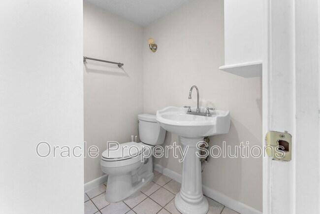 Building Photo - 6634 Dovecote Dr