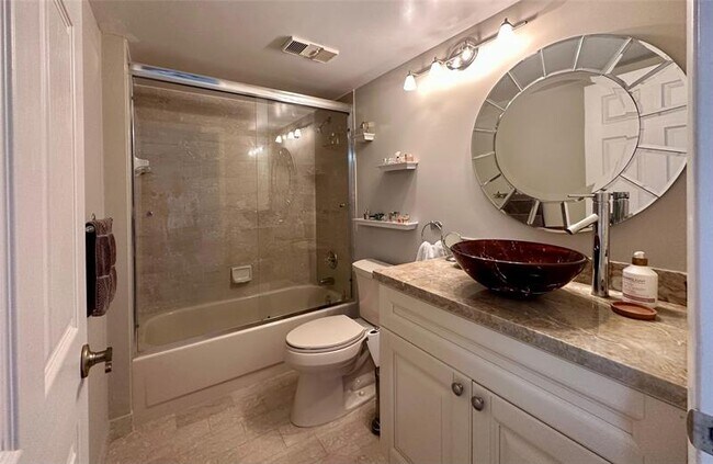 Building Photo - 7582 Regency Lake Dr