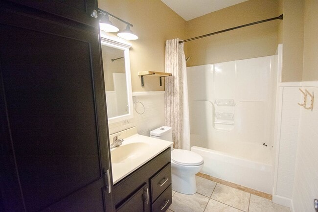 Building Photo - 2107 Ponderosa Dr SW