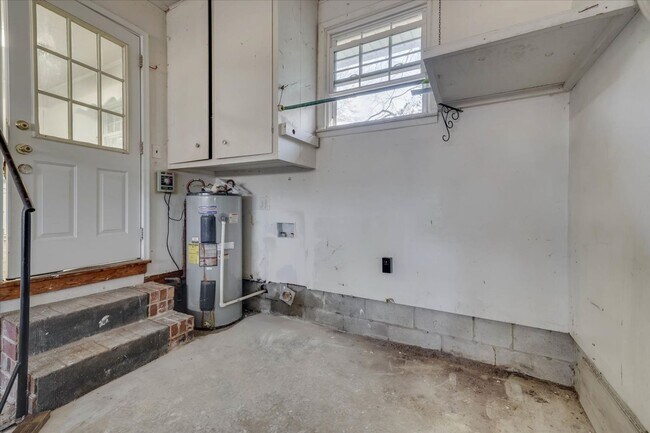 Building Photo - 3 Bed/2Bath home with garage, sunroom, and shed in Martinez