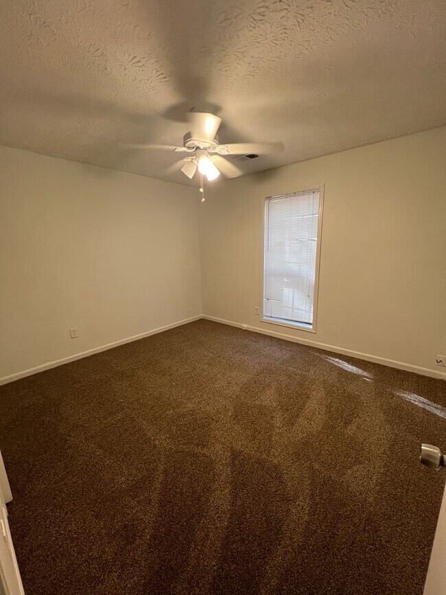 Building Photo - THE PERFECT 3 BEDROOM 2 BATHROOMS RANCH HOME FOR YOUR FAMILY!