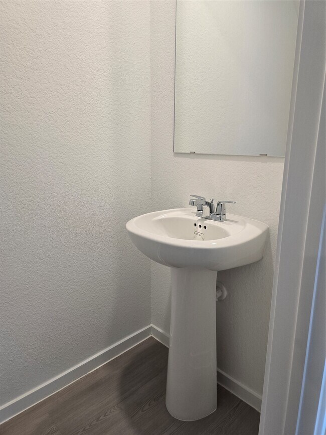 Building Photo - 25560 Blossom Ct