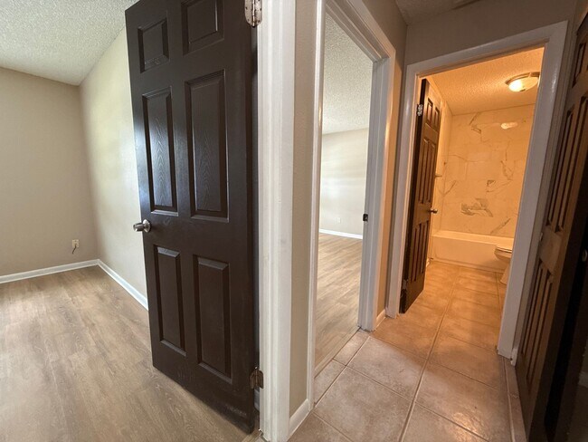 Building Photo - *** Owner Sold***JCR1 - 2040 All Units