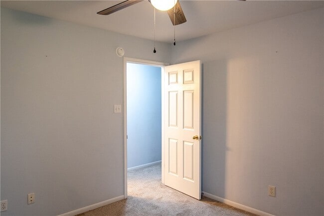 Building Photo - 1735 Rock Hollow Loop