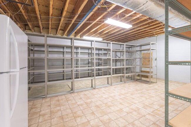 Building Photo - 785 Glenwood Dr