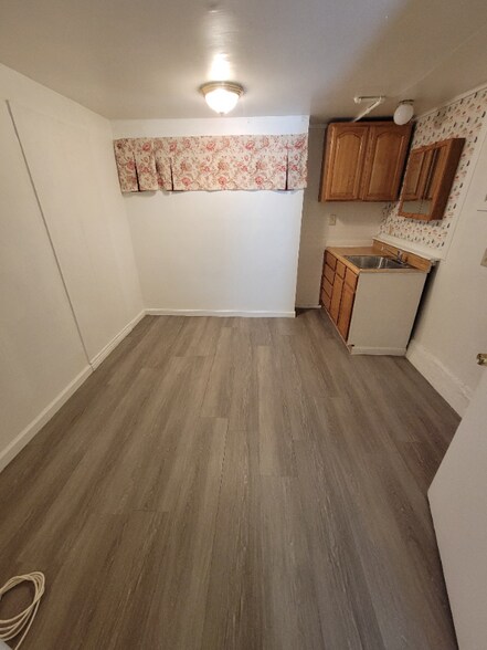 Building Photo - 241 Tingley St