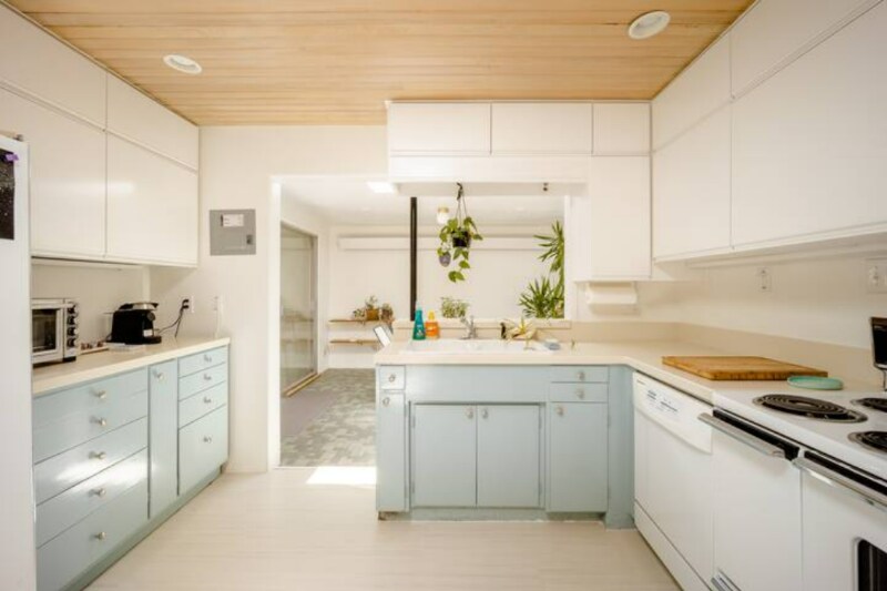 Building Photo - 2102 Mariposa Ave