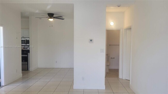 Building Photo - 660 Cypress Club Way