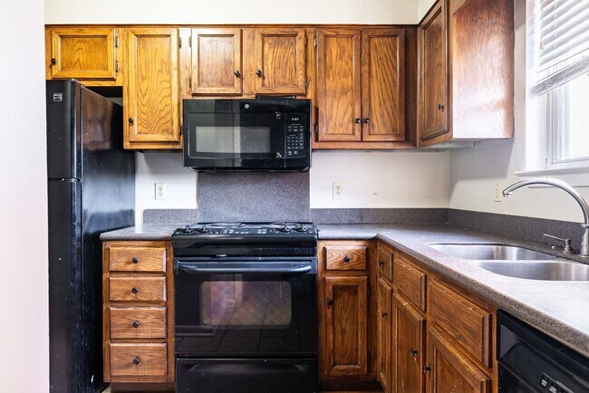 Building Photo - Maumelle 2 Bedroom Townhouse for Rent – Up...