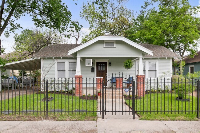 Primary Photo - 407 E 27th St