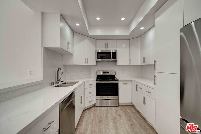 Building Photo - 2324 S Beverly Glen Blvd