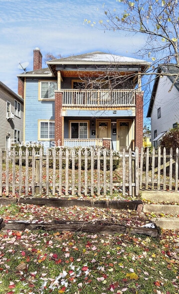 Primary Photo - 464 E Oakland Ave