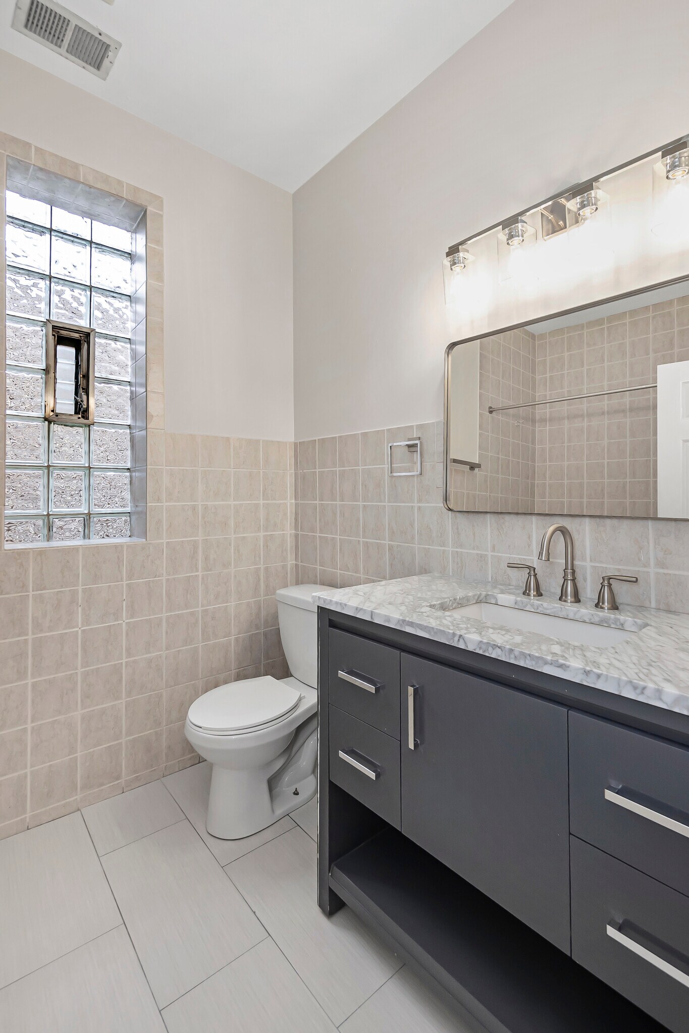 Building Photo - 1739 W Beach Ave