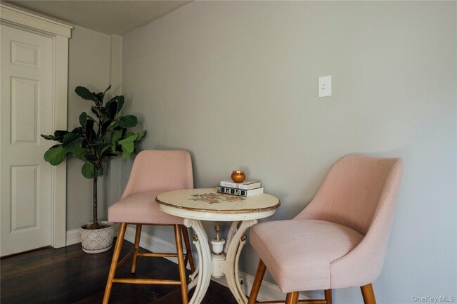 Building Photo - 2 Locust St