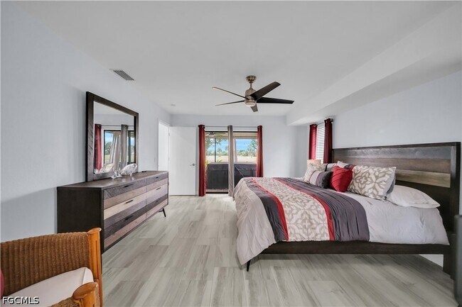 Building Photo - 299 Rotonda Cir