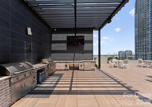 Building Photo - 500 W Trade St