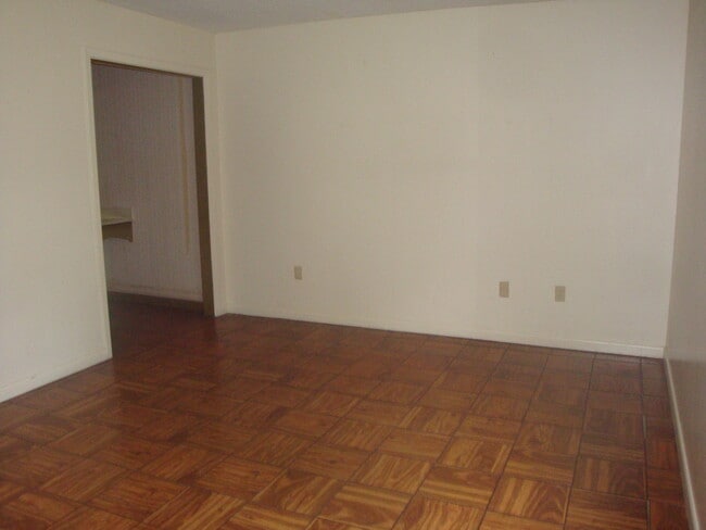 Building Photo - 1287 Oak Rd