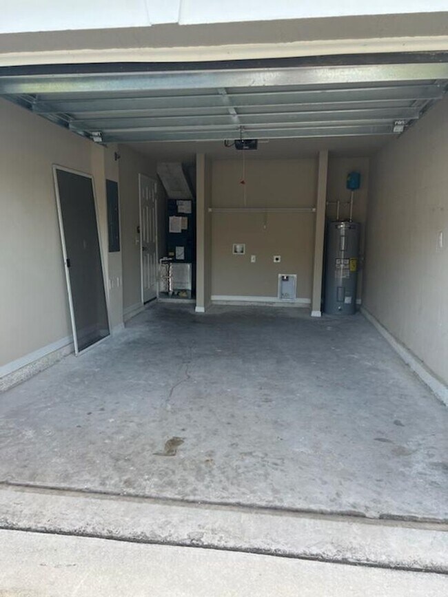 Building Photo - Beautiful 2 Bedroom 2 Bath Duplex Located in Palm Coast