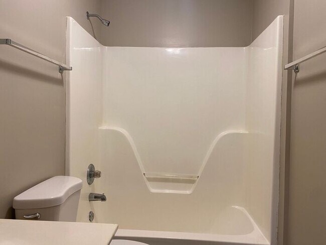 Building Photo - Beautiful Renovated House in North Nashville - Fenced in Yard!