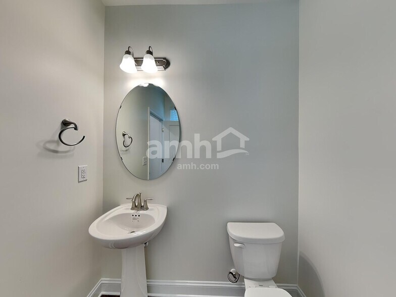 Building Photo - 1119 Bentley Pl
