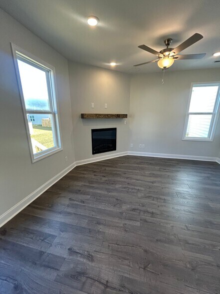 Building Photo - 170 W Saltgrass Ln