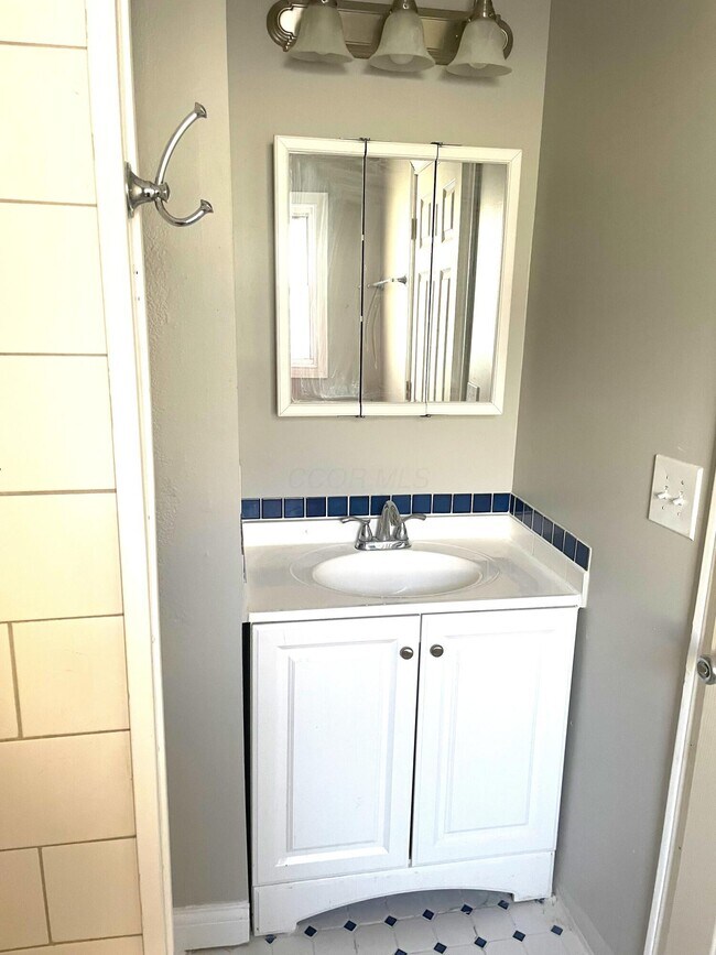 Building Photo - 264 W 8th St