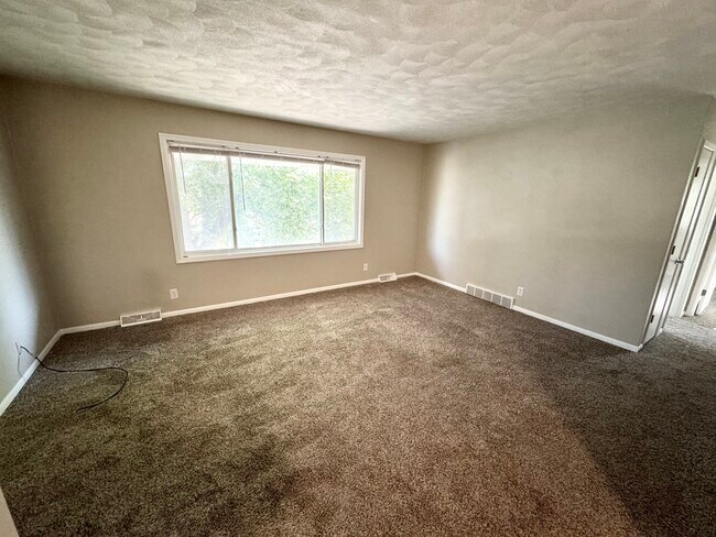 Building Photo - 509 W Valley Dr