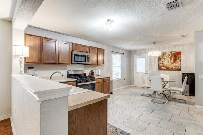 Building Photo - 3616 Sand Dunes Ave