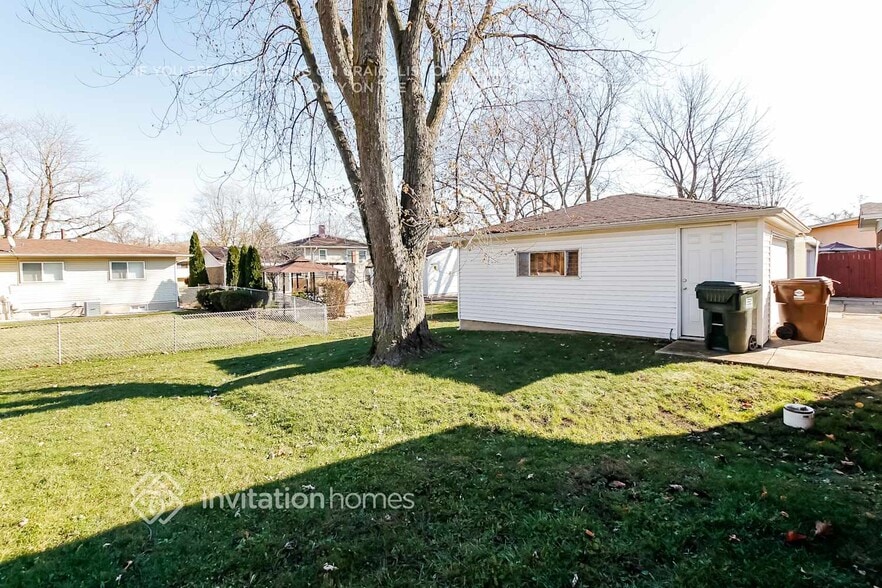 Building Photo - 423 N Park Dr