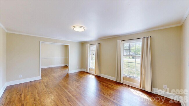 Building Photo - 6821 View Way Dr