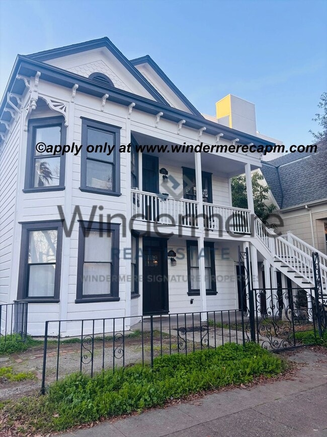 Building Photo - Beautifully Remodeled 2 Bed/2 Bath Duplex- in desirable location Downtown Sacramento!!