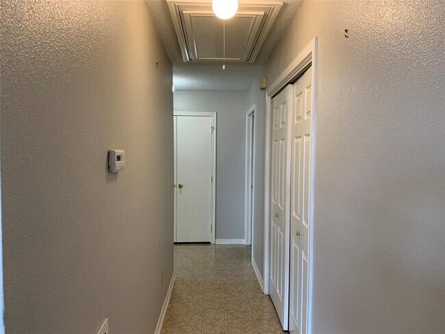 Building Photo - 585 Warsaw Dr
