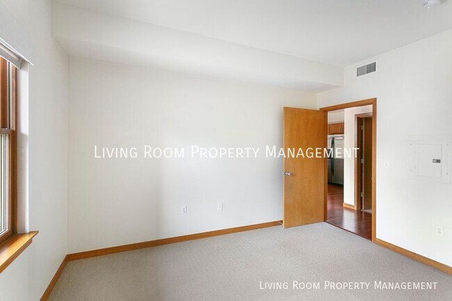 Building Photo - 2335 NW Raleigh St